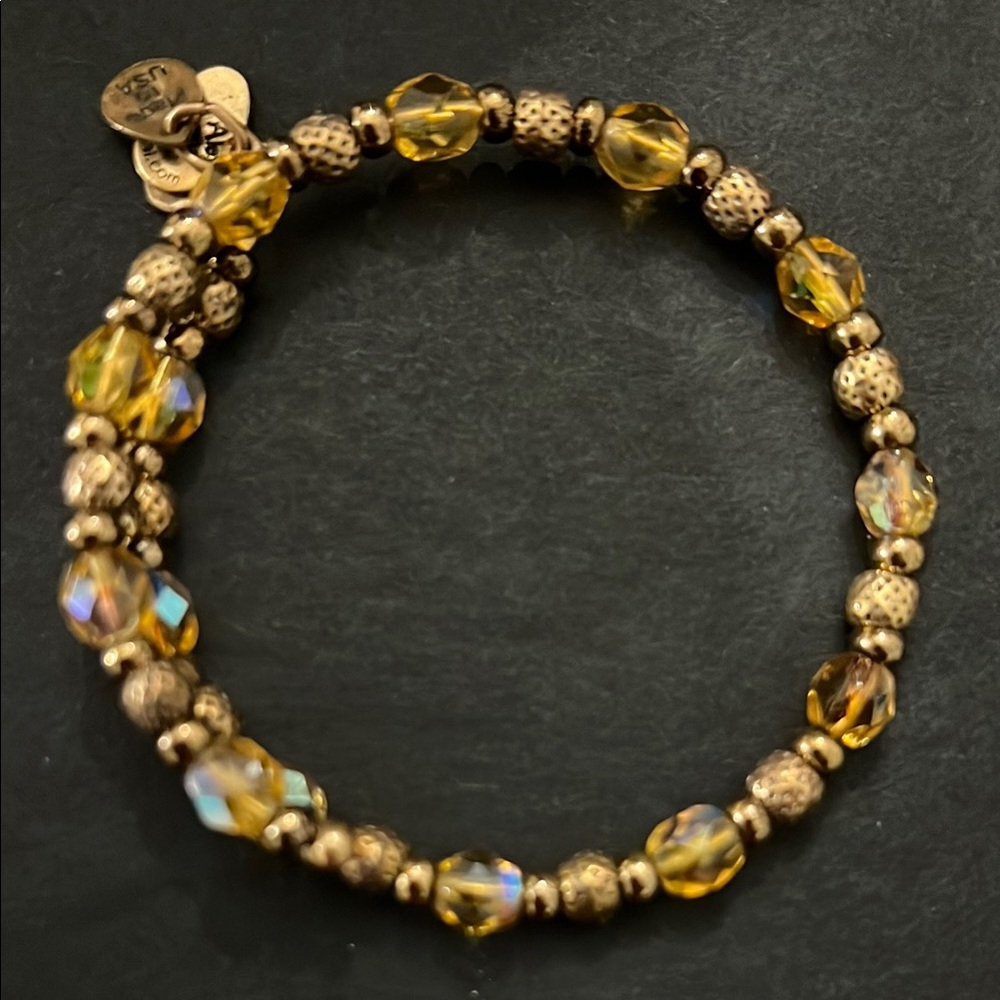 Elegant Gold Beaded Bracelet